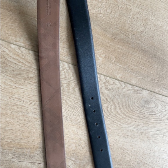 Burberry black leather belt size 34, scratches on metal but can be buffed out - Picture 3 of 5